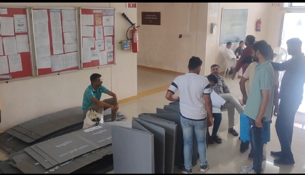 સ્થાનિક સ્વરાજ્યની ચૂંટણીઓ માટે  ઈવીએમ અને પોલિંગ સ્ટાફની ફાળવણી પૂર્ણ.