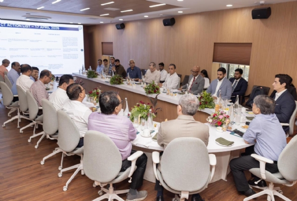 કંડલા પોર્ટ અંગે મિટિંગમાં અધિકારીઓ