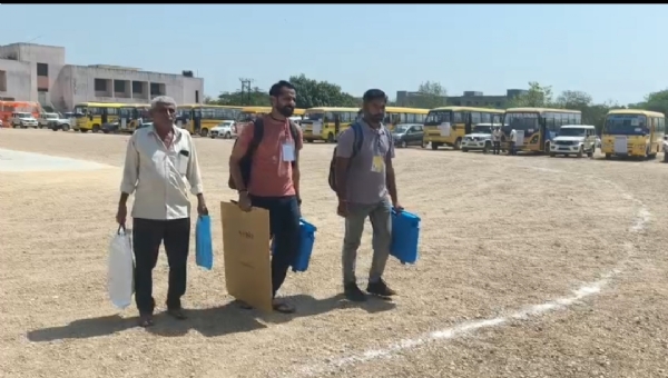 સ્થાનિક સ્વરાજ્યની ચૂંટણીઓ માટે  ઈવીએમ અને પોલિંગ સ્ટાફની ફાળવણી પૂર્ણ.