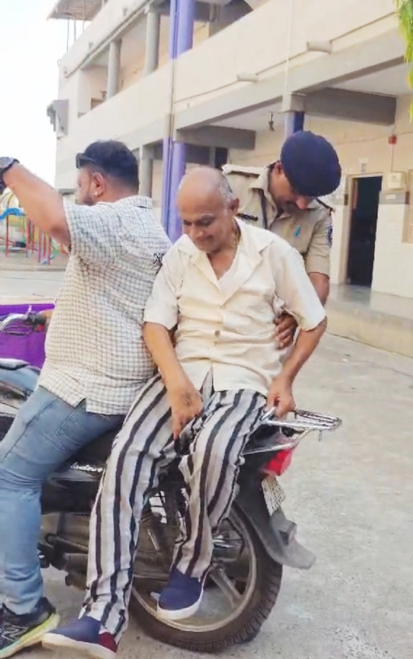 લોકશાહીના પર્વમાં અંકલેશ્વર પોલીસનો માનવીય અભિગમ જોવા મળ્યો