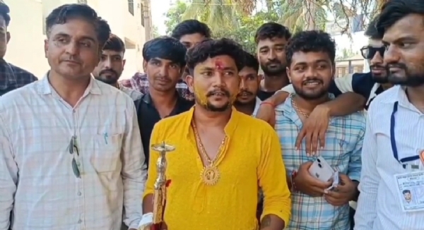 પ્રશ્નાવડા ખાતે સંસારિક જીવનના મંગલપ્રારંભે મતદાન