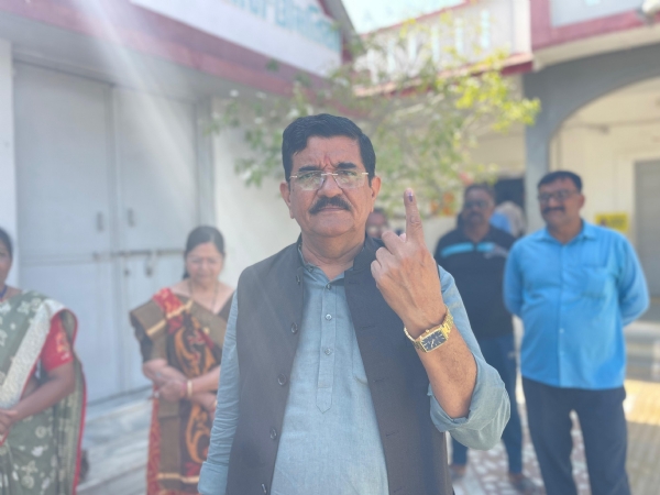 મહેસાણા લોકસભા સાંસદ હરિભાઈ પટેલે કર્યું મતદાન, નાગરિકોને મતદાન માટે કરી અપીલ