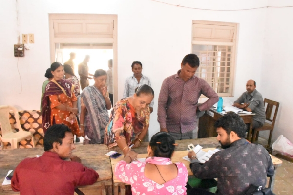 પોરબંદર જિલ્લામાં સ્થાનિક સ્વરાજ્ય સંસ્થાઓની ચૂંટણી માટે શાંતિપૂર્ણ માહોલમાં મતદાન શરૂ.