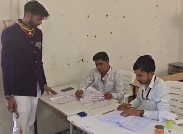 સાંતલપુરમા લગ્ન પહેલા મતદાનને પ્રાથમિકતા