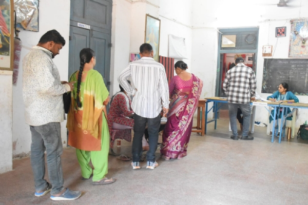 પોરબંદર જિલ્લામાં સ્થાનિક સ્વરાજ્ય સંસ્થાઓની ચૂંટણી માટે શાંતિપૂર્ણ માહોલમાં મતદાન શરૂ.