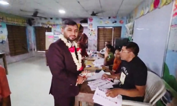 ઝઘડિયાના વરરાજાનો અનોખો નિર્ણય વરઘોડા પહેલા મતદાન કરી લોકશાહીના પર્વને દીપાવ્યો