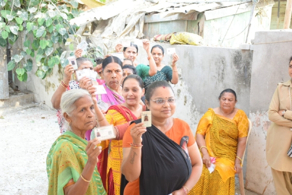 પોરબંદર જિલ્લામાં સ્થાનિક સ્વરાજ્ય સંસ્થાઓની ચૂંટણી માટે શાંતિપૂર્ણ માહોલમાં મતદાન શરૂ.