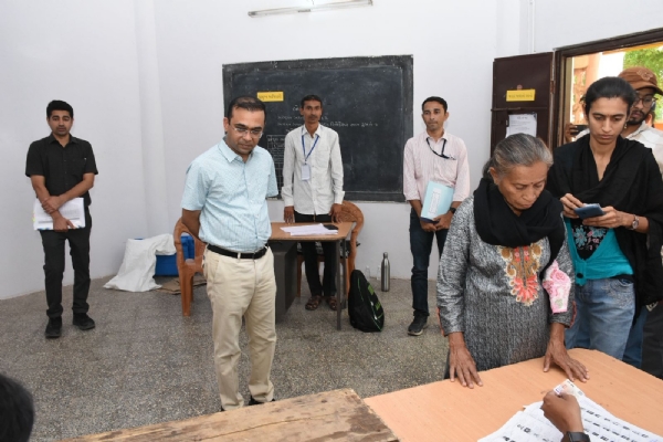 કચ્છ કલેક્ટરની મુલાકાત