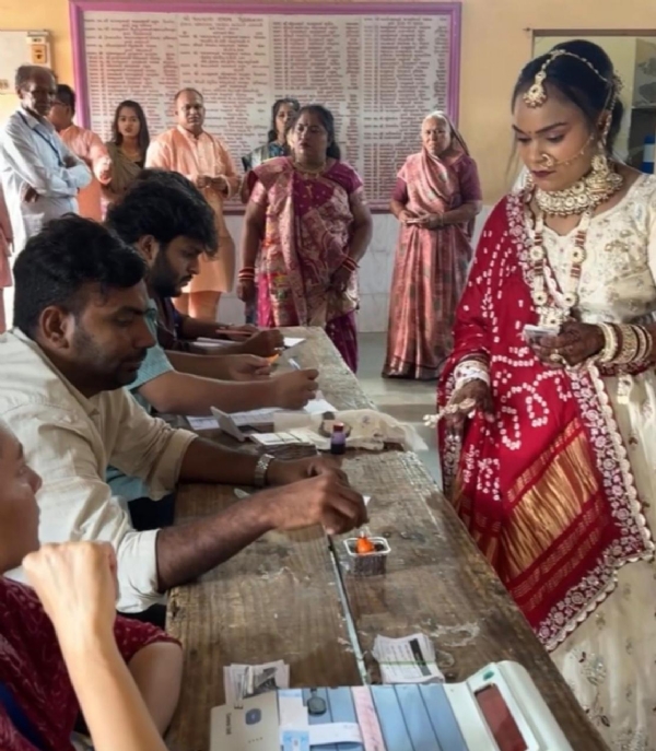 લગ્ન પૂર્વે યુવતી નું મતદાન