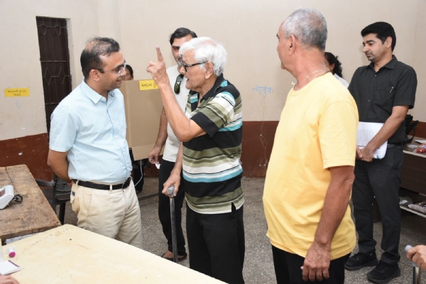 કચ્છ કલેક્ટરની મુલાકાત