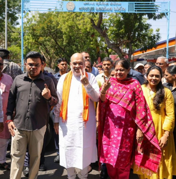 Home Minister Amit Shah cast his vote in Naranpura ward