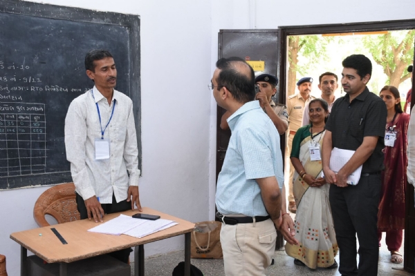 કચ્છ કલેક્ટરની મુલાકાત