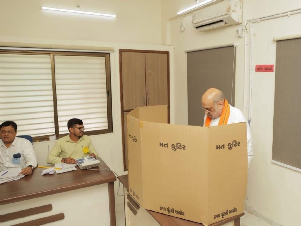Home Minister Amit Shah cast his vote in Naranpura ward