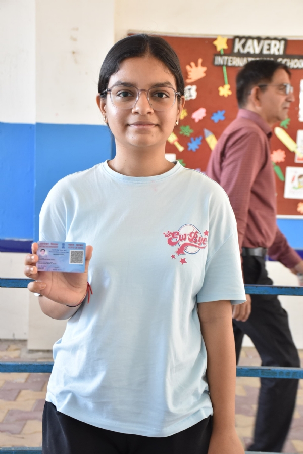 પ્રથમવાર મતદાન કરી યાના પટેલે લોકશાહીના પર્વમાં નોંધાવી ભાગીદારી