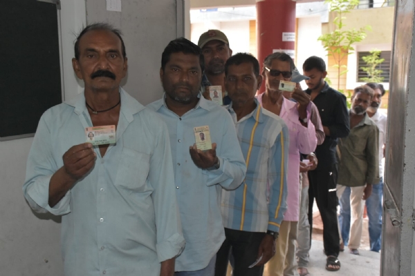 જિલ્લામાં ચૂસ્ત બંદોબસ્ત વચ્ચે શાંતિપૂર્ણ માહોલમાં મતદાન