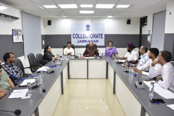 ચૂંટણી અધિકારીની કંટ્રોલ રૂમ મુલાકાત