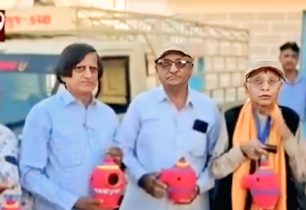 માનવ જ્યોત દ્વારા કુંડા વિતરણ