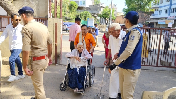 કચ્છ પોલીસની મનાવતા