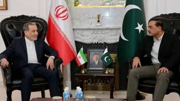 ઈસ્લામાબાદમાં ફિલ્ડ માર્શલ આસિમ મુનીર અને ઈરાનના વિદેશ મંત્રી અબ્બાસ અરાઘચી