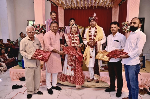 જખ મંદિરમાં નવદંપતી