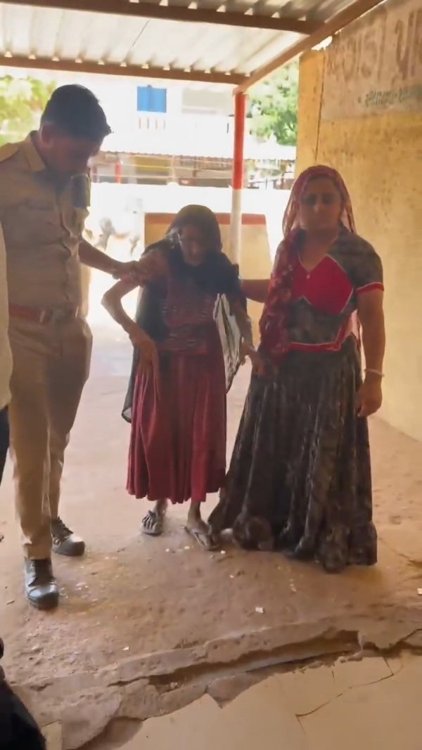 કચ્છ પોલીસની manavta