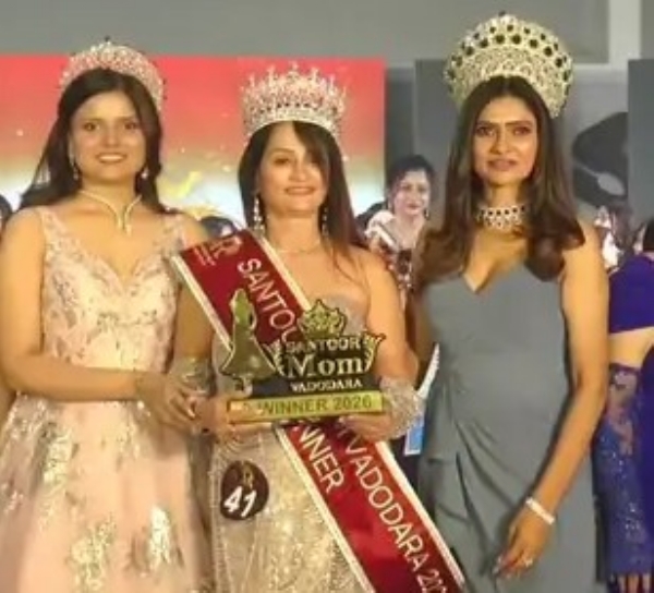 Hinal Gaur wins the title in Santoor Mom Vadodara Season 2