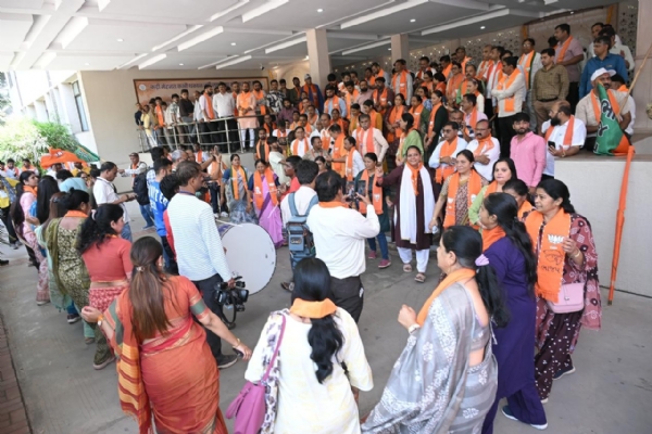 bjp celeibration after victory at kamalam