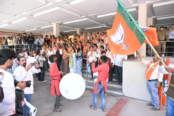 bjp celebration at kamlam after victory3