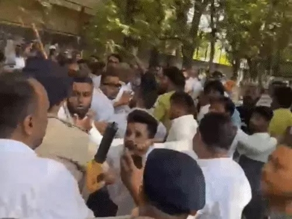 અમદાવાદમાં મતગણતરી કેન્દ્ર પર કાર્યકરોના ટોળે-ટોળાં