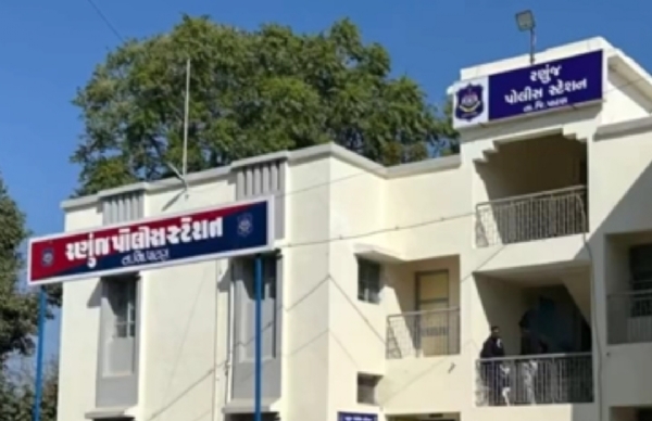 દારૂ લાવી આપવાની ના પાડતા આરોપીઓ ઉશ્કેરાયા અને આર્મી જવાન પર લોખંડની પાઇપથી હુમલો