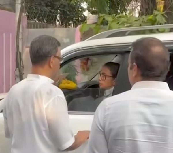 Mamata Banerjee inspects booths in Bhavanipur and makes serious allegations against Election Commission