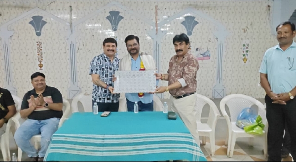 વેરાવળ રેયોન કંપનીના ઈ.આર મેનેજર અનિરુદ્ધસિંહ ઠાકુર  ના વિદાય સમારંભ