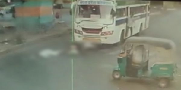 પરવત પાટીયામાં બસની ટક્કરથી 60 વર્ષીય વેપારીનું મોત, સીસીટીવી માં ભયાનક દ્રશ્યો કેદ