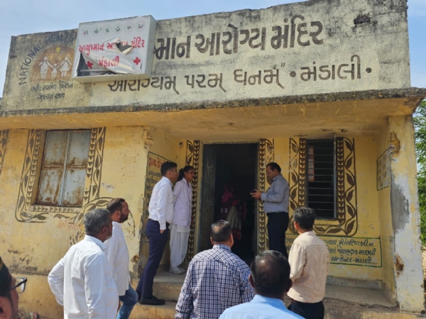 જિલ્લા કલેક્ટર દ્વારા મંડાલી ગામે આયુષ્યમાન આરોગ્ય મંદિરની મુલાકાત