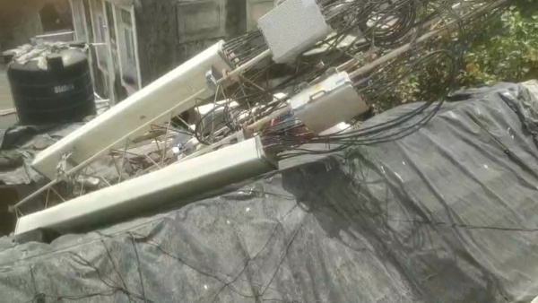 પોરબંદરમાં ભારે પવન ને કારણે મોબાઈલ ટાવર તૂટી પડ્યો.