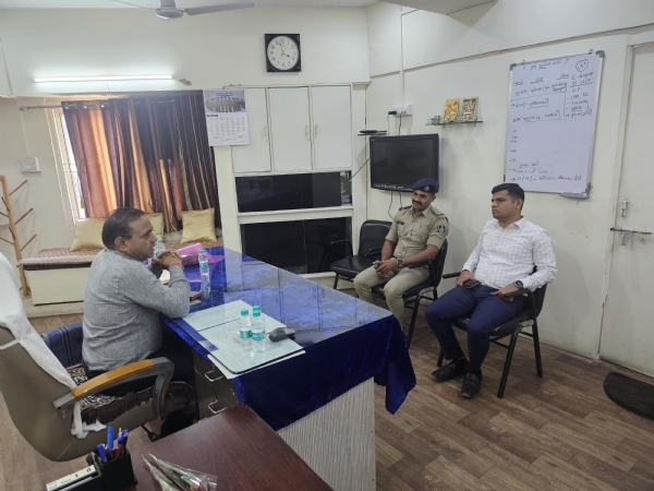 જિલ્લા કલેક્ટર દ્વારા મહેસાણા બી ડિવિઝન પોલીસ સ્ટેશનની અચાનક તપાસણી