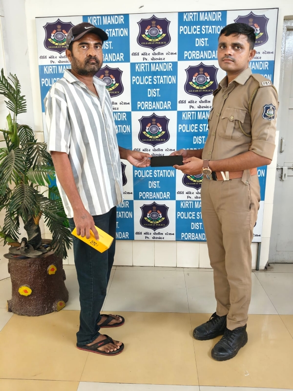 કિર્તીમંદિર પોલીસ દ્વારા પાંચ અરજદારોને મોબાઈલ પરત કરાવ્યા.