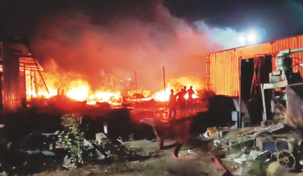 ભરૂચ સાયખા ટી વેન્ચર કેમિકલ કંપનીમાં ભીષણ આગ  સદનસીબે મોટી જાનહાનિ ટળી