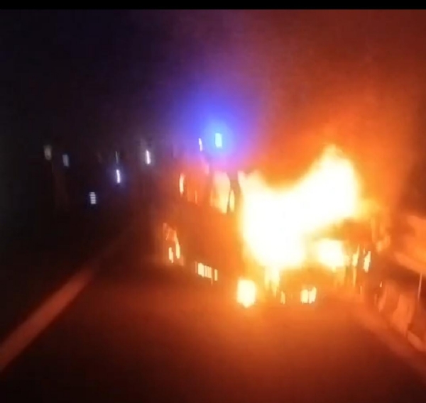 ચાલતી કારમાં આગ