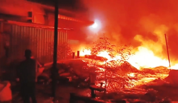 ભરૂચ સાયખા ટી વેન્ચર કેમિકલ કંપનીમાં ભીષણ આગ  સદનસીબે મોટી જાનહાનિ ટળી