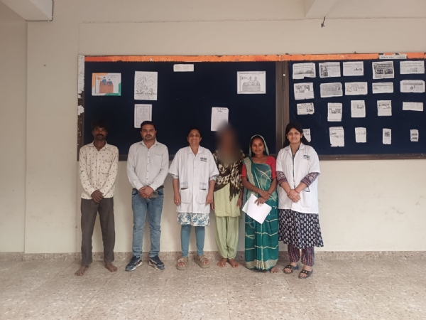 ચાઈલ્ડ હેલ્પલાઇન દ્વારા બાળકીની મદદે આવી.