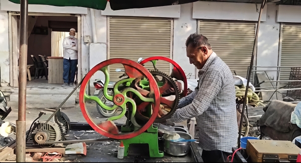 શેરડીમાં વેલ્યુ એડિશનથી કમાણીમાં ક્રાંતિ: સાવરકુંડલાના મનસુખભાઈ ગાજીપરા બન્યા ખેડૂતો માટે પ્રેરણા