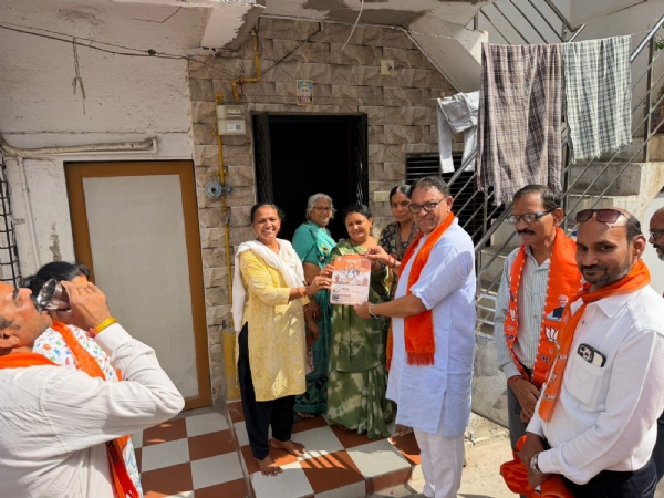 વોર્ડ-૮માં મહાસંપર્ક અભિયાન: ધારાસભ્ય મુકેશ પટેલે મતદારો સાથે કર્યો સીધો સંવાદ વોર્ડ-૮માં મહાસંપર્ક અભિયાન: ધારાસભ્ય મુકેશ પટેલે મતદારો સાથે કર્યો સીધો સંવાદ