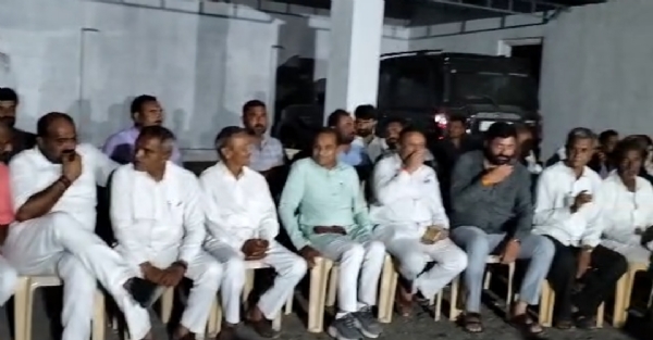 ગીર સોમનાથ કોડીનારના ગ્રામ્ય વિસ્તારમાં મળેલી કોંગ્રેસ ની બેઠકમાં ગીર સોમનાથ કોડીનારના ગ્રામ્ય વિસ્તારમાં મળેલી કોંગ્રેસ ની બેઠકમાં