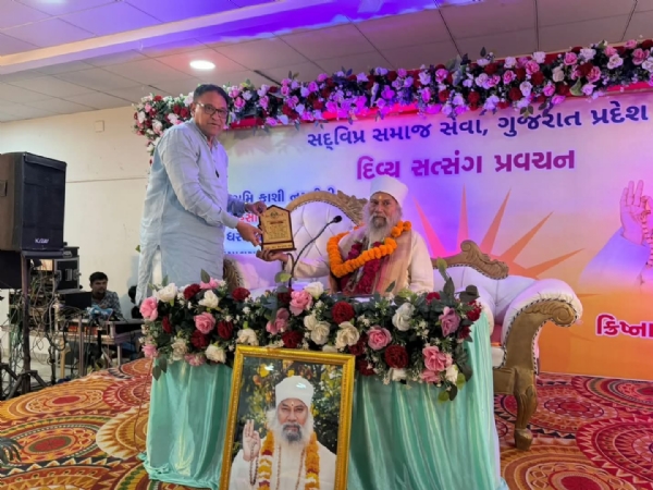 મહેસાણામાં દિવ્ય સત્સંગ પ્રવચન: ધારાસભ્ય મુકેશ પટેલે લીધી સત્સંગવાણીનો લાભ