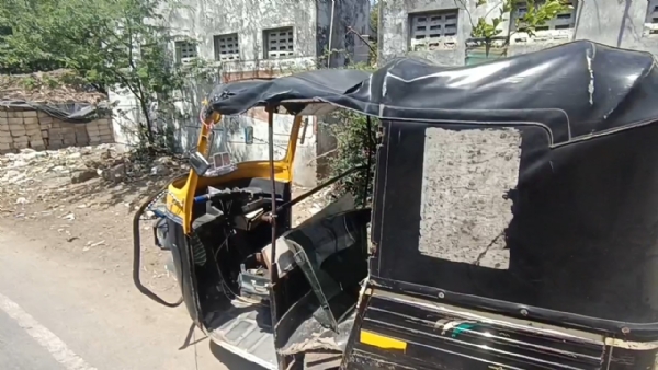 પોરબંદર નજીક રીક્ષા પલટી મારી જતા બાળકનું મોત.