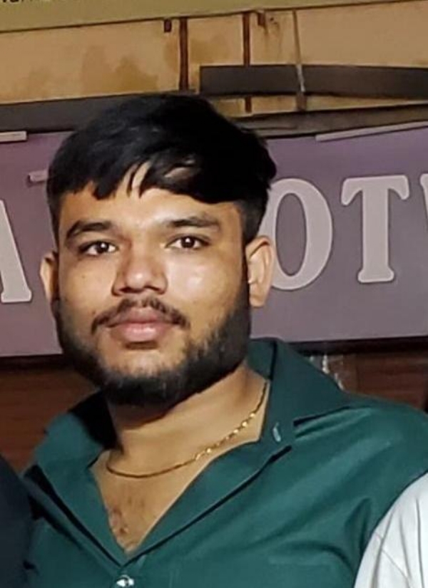 પોરબંદરના ઍરપોર્ટ નજીક બે બાઈક વચ્ચે અકસ્માતમાં ચાર યુવાનના મોત. પોરબંદરના ઍરપોર્ટ નજીક બે બાઈક વચ્ચે અકસ્માતમાં ચાર યુવાનના મોત.