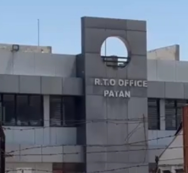RTO કચેરીઓને બોમ્બથી ઉડાવી દેવાની ધમકીભર્યા ઈ-મેલ : પાટણમાં તાત્કાલિક ખાલી કરાવી તપાસ શરૂ RTO કચેરીઓને બોમ્બથી ઉડાવી દેવાની ધમકીભર્યા ઈ-મેલ : પાટણમાં તાત્કાલિક ખાલી કરાવી તપાસ શરૂ