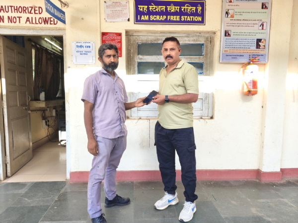 ઈમાનદારીનું ઉત્તમ ઉદાહરણ | ઈમાનદારીનું ઉત્તમ ઉદાહરણ |