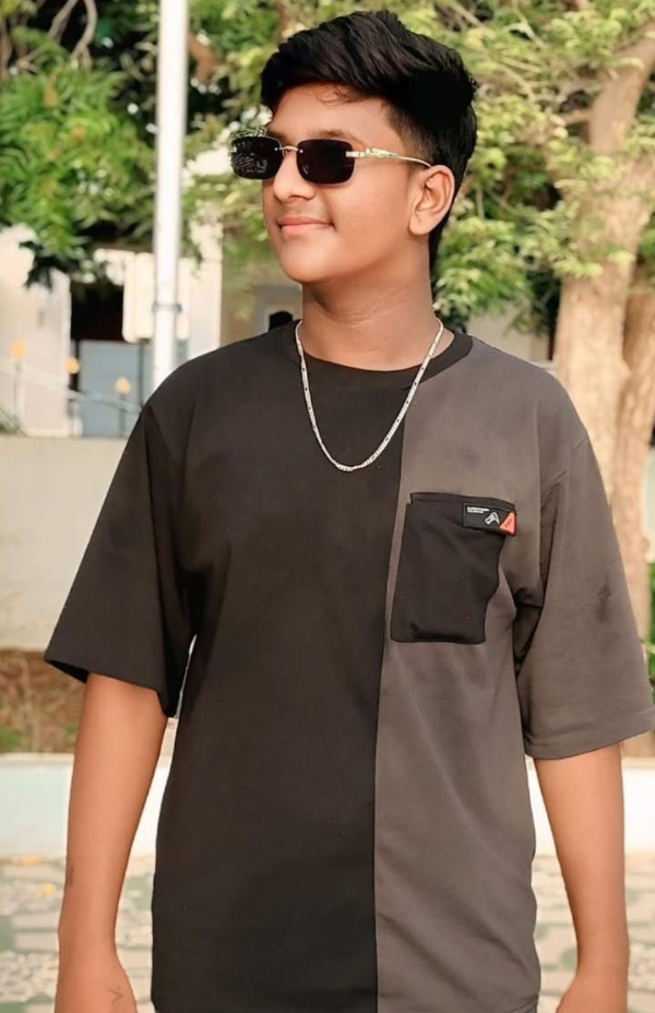 પોરબંદરના ઍરપોર્ટ નજીક બે બાઈક વચ્ચે અકસ્માતમાં ચાર યુવાનના મોત. પોરબંદરના ઍરપોર્ટ નજીક બે બાઈક વચ્ચે અકસ્માતમાં ચાર યુવાનના મોત.